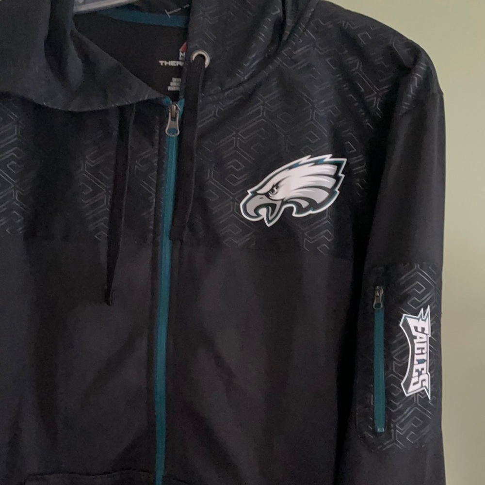 E A G L E S fleece lined jacket…w/ hood for those rainy tailgate days 🖤💚🤍